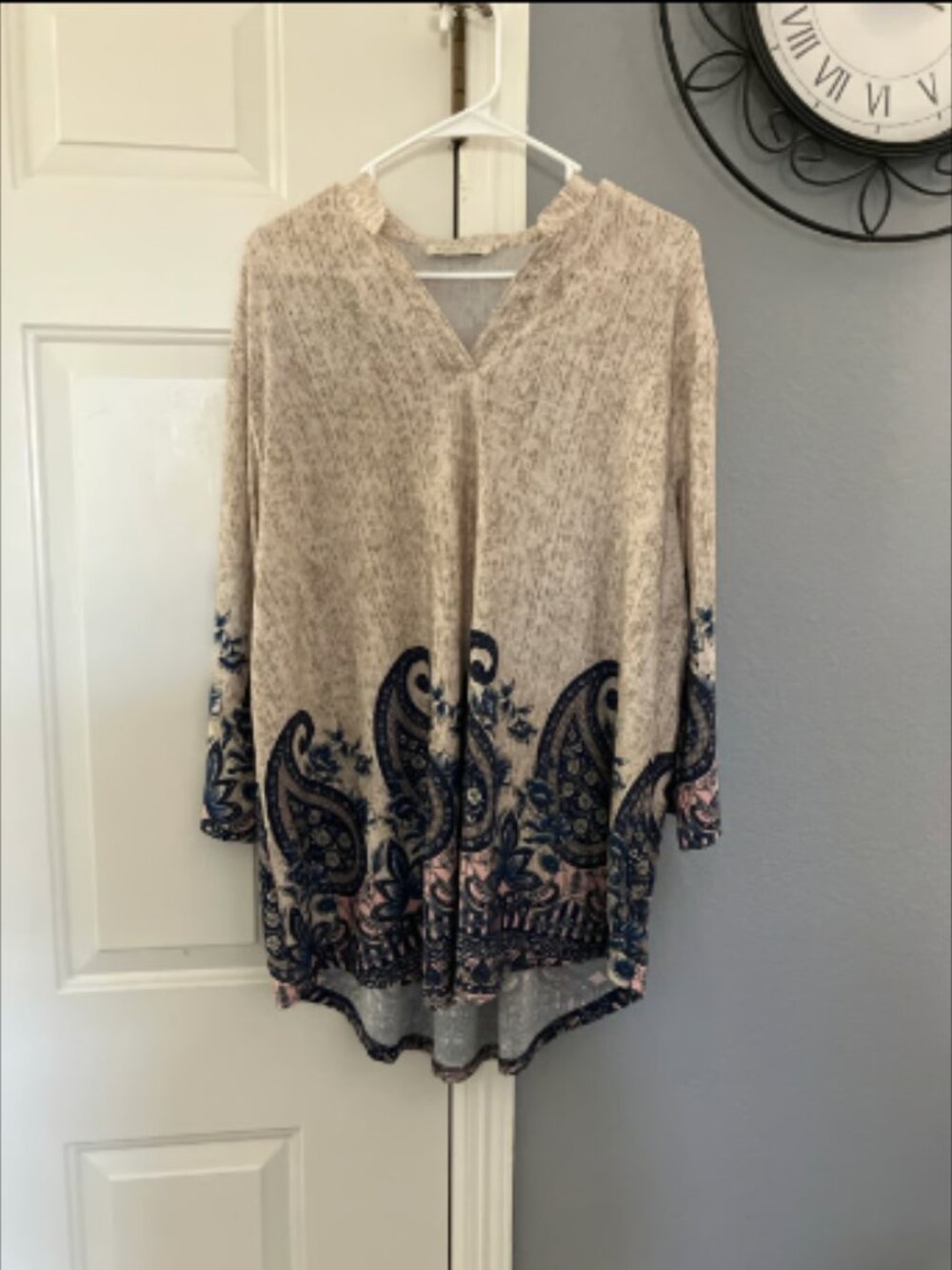 Banishing GT brand size 2X Paisley Pattern Top